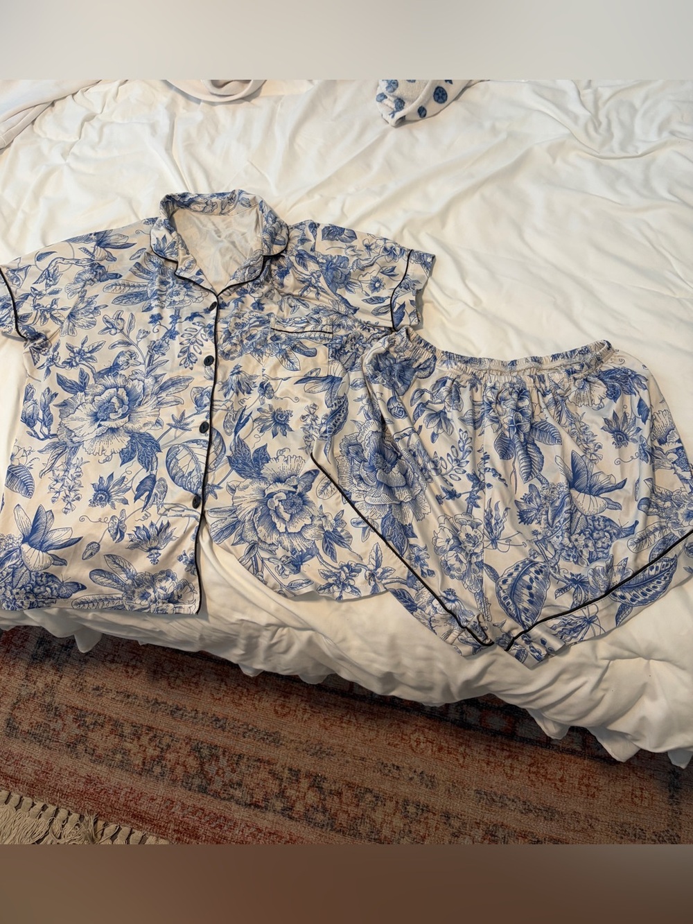 Blue and White Floral Coastal Short-Sleeve Pajama Set Size Large